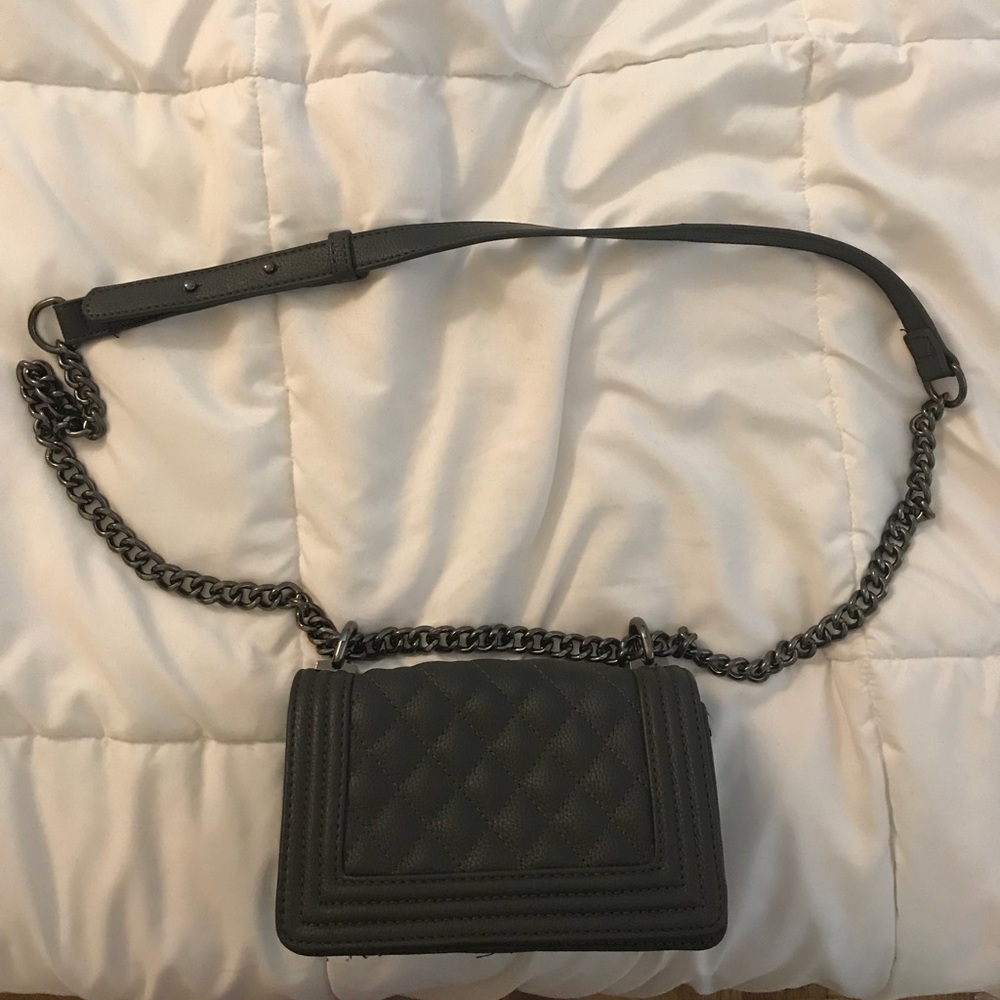 🔹LAST CHANCE🔹 Grey Quilted Crossbody Bag